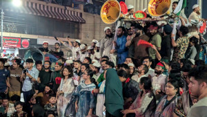 শাহবাগ ছেড়ে ইন্টারকন্টিনেন্টাল মোড়ে আন্দোলনকারীরা