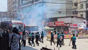 চট্টগ্রামে ৩ ঘণ্টা সড়ক অবরোধ আহলে সুন্নাত ওয়াল জামাআতের, টিয়ার গ্যাস নিক্ষেপ