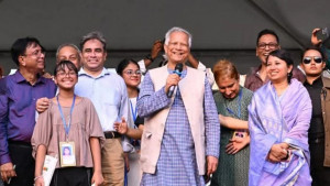 ৮ বছর পর গ্রামের বাড়িতে ড. ইউনূস, পাড়া-প্রতিবেশীদের শোনালেন শ্লোক