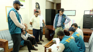 ট্রেনের টিকিট কালোবাজারি, ৮ স্টেশনে দুদকের অভিযান