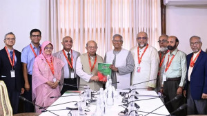 স্বাস্থ্য খাতের পুনর্গঠনে গোড়ায় পানি দিতে হবে