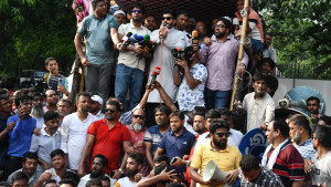 সরকারকে পর্যবেক্ষণে ৪৮ ঘণ্টা সময় দিয়ে আন্দোলন স্থগিত ঘোষণা করলেন ইশরাক