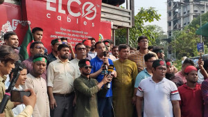 কাকরাইলে গণঅনশনে জবি শিক্ষার্থীরা, কর্মসূচি চালিয়ে যাওয়ার ঘোষণা