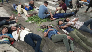 রাতভর কাকরাইলে অবস্থানের পর সকালেও জবি শিক্ষার্থীদের আন্দোলন  
