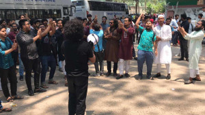 বাজেট বৃদ্ধিসহ চার দাবিতে জবি শিক্ষার্থীদের বিক্ষোভ