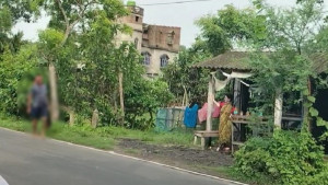 ভাবির কাটা মাথা নিয়ে থানায় আত্মসমর্পণ দেবরের