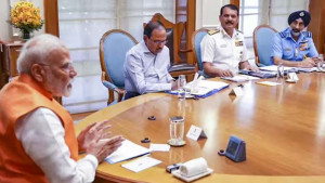 ভারতীয় বিমানবাহিনী প্রধানের সঙ্গে নরেন্দ্র মোদির বৈঠক