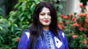 অভিনয় ছাড়েননি মৌসুমী, ফের দাঁড়ালেন ক্যামেরার সামনে