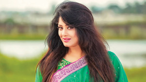 অভিনয় থেকে দূরে প্রিয়দর্শিনী