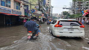 জলে ডোবা ঢাকা
