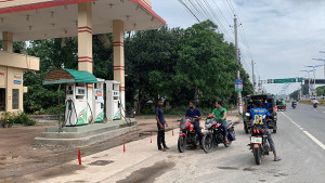 কর্মবিরতিতে বন্ধ পেট্রোল পাম্প