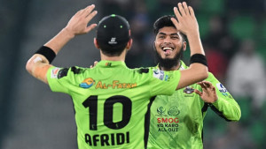 রিশাদের ৩ উইকেট, ফাইনালে লাহোর কালান্দার্স