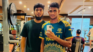 ইসলামাবাদ থেকে দুবাইয়ের পথে রিশাদ-নাহিদ