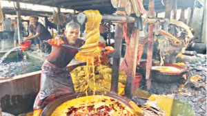 ‘আমরার কোনো ছুডি নাই ছুডি লইলে খায়াম কী’