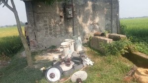 তিন ট্রান্সফরমারের খোলস রেখে তামার তার চুরি