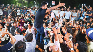 আবদুল হামিদের বিদেশযাত্রা, ক্ষুব্ধ ছাত্রদের যমুনা ঘেরাও