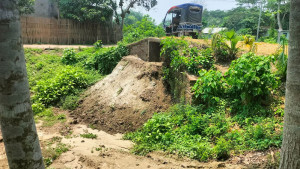 সেতু-কালভার্ট বন্ধ করে বাড়ি চাষাবাদ ঝুঁকিতে