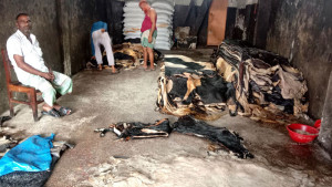 বস্তায় লবণের দাম বেড়েছে ৩০০ সিন্ডিকেটকে দুষছেন ব্যবসায়ী