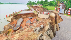 সুরমা ও কুশিয়ারায় ভাঙন ঝুঁকিতে রাস্তাঘাট-স্থাপনা