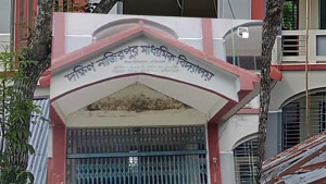 পদত্যাগী প্রধান শিক্ষকের ফেরার খবরে স্কুলে তালা
