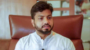 আইনের মারপ্যাঁচে ইশরাকের শপথ