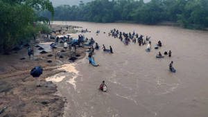 ভেসে আসা কয়লায় জীবন চলে ৫ হাজার মানুষের