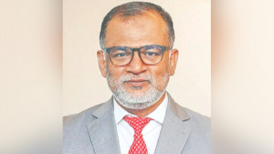 ব্যয়ের মহোৎসব করা হতো: বাণিজ্য উপদেষ্টা