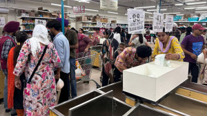 যুদ্ধের শঙ্কায় সীমান্তের বাসিন্দাদের রাত কাটছে বাংকারে, খাবার-ওষুধ মজুত