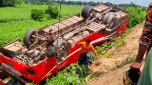 ভাঙ্গায় নিয়ন্ত্রণ হারিয়ে বাস খাদে, আহত ২০