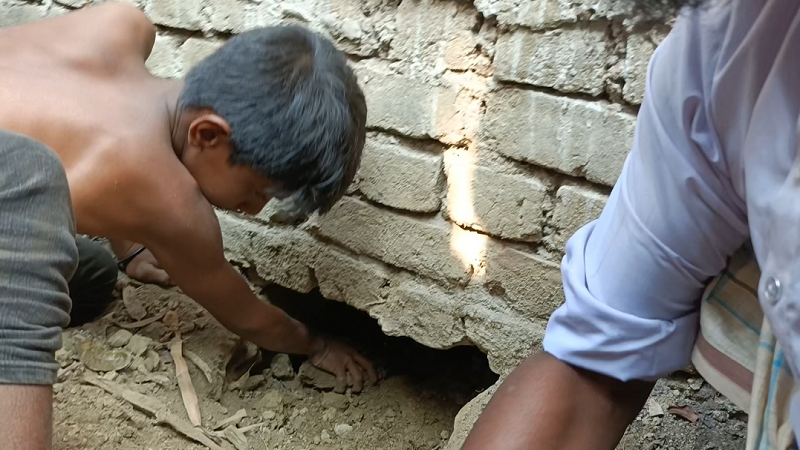 রায়গঞ্জে মিনি ‘আয়নাঘর’, উঠে এল নির্যাতনের ভয়াবহ তথ্য রায়গঞ্জে মিনি ‘আয়নাঘর’, উঠে এল নির্যাতনের ভয়াবহ তথ্য