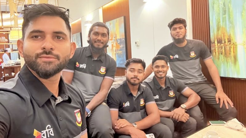 আমিরাতের পথে রিশাদ-তানজিদরা আমিরাতের পথে রিশাদ-তানজিদরা