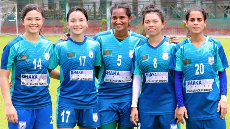 বেতন বাড়ল নারী ফুটবলারদের বেতন বাড়ল নারী ফুটবলারদের