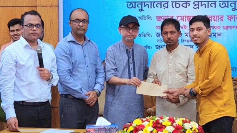 বীরত্বের গল্প ও শোকগাঁথা সংরক্ষণের জন্য জুলাই জাদুঘরের প্রতিষ্ঠা: সংস্কৃতি উপদেষ্টা বীরত্বের গল্প ও শোকগাঁথা সংরক্ষণের জন্য জুলাই জাদুঘরের প্রতিষ্ঠা: সংস্কৃতি উপদেষ্টা