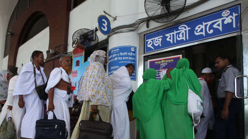সৌদি আরবে পৌঁছেছেন ৪৫ হাজার ৮৯৬ জন হজযাত্রী সৌদি আরবে পৌঁছেছেন ৪৫ হাজার ৮৯৬ জন হজযাত্রী