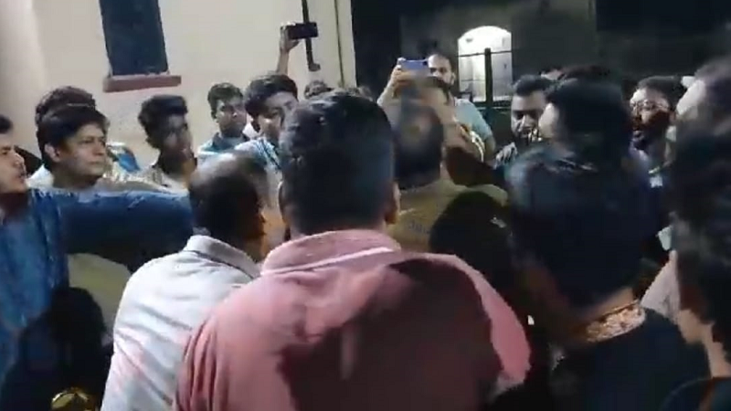 শেকৃবিতে ছাত্রদলের দু’পক্ষের হাতাহাতি, পরে বিস্ফোরণ শেকৃবিতে ছাত্রদলের দু’পক্ষের হাতাহাতি, পরে বিস্ফোরণ