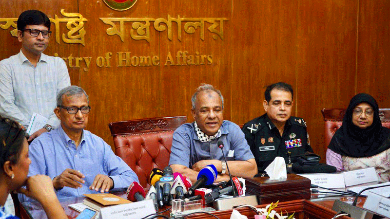 গরুর ট্রাক মাঝপথে থামালে কঠোর ব্যবস্থা: স্বরাষ্ট্র উপদেষ্টা গরুর ট্রাক মাঝপথে থামালে কঠোর ব্যবস্থা: স্বরাষ্ট্র উপদেষ্টা
