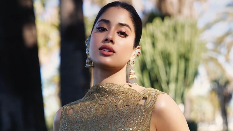 ফের বিতর্কে জাহ্নবী কাপুর ফের বিতর্কে জাহ্নবী কাপুর