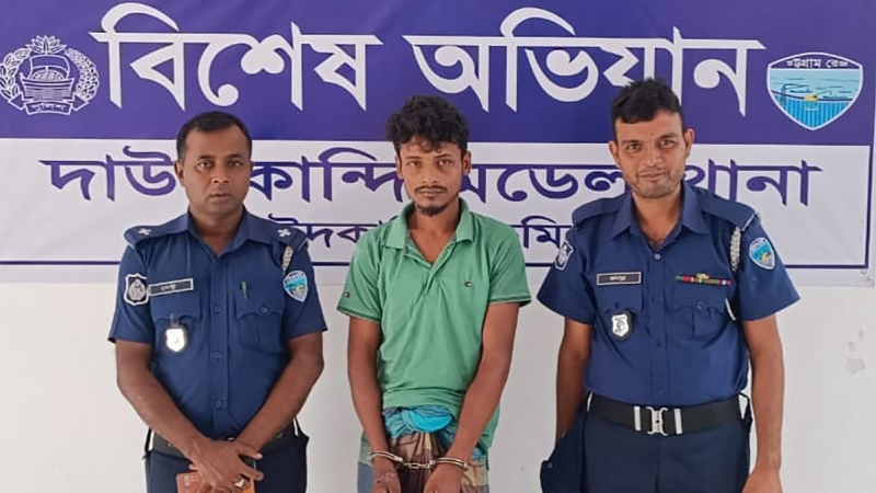 দাউদকান্দিতে মেয়েকে ধর্ষণের অভিযোগে বাবা গ্রেপ্তার দাউদকান্দিতে মেয়েকে ধর্ষণের অভিযোগে বাবা গ্রেপ্তার