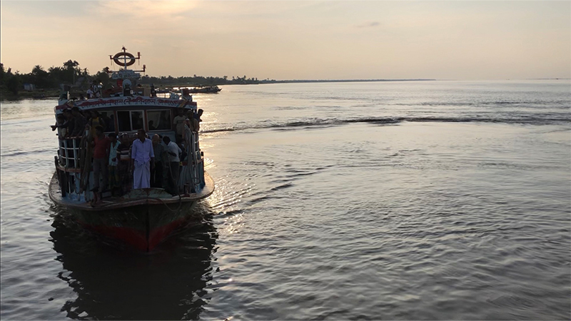 বৈরী আবহাওয়ায় অভ্যন্তরীণ নৌপথে লঞ্চ চলাচল বন্ধ বৈরী আবহাওয়ায় অভ্যন্তরীণ নৌপথে লঞ্চ চলাচল বন্ধ