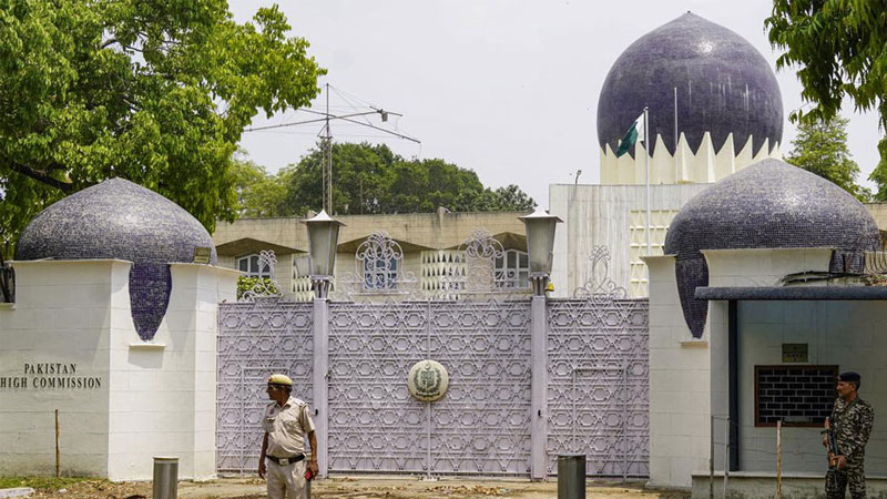 পাকিস্তান হাইকমিশনের আরও এক কর্মকর্তাকে বহিষ্কার করলো নয়াদিল্লি পাকিস্তান হাইকমিশনের আরও এক কর্মকর্তাকে বহিষ্কার করলো নয়াদিল্লি