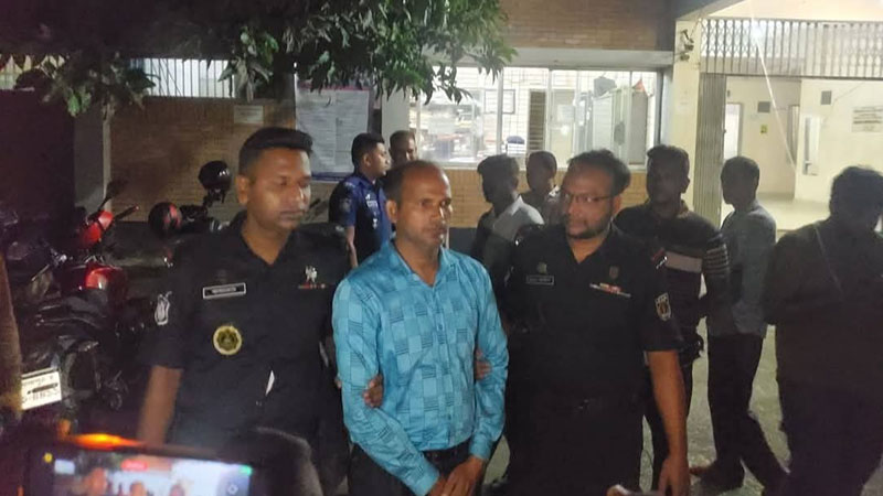পার্বতীপুরে ট্রাক আটকে চাঁদা দাবির অভিযোগ, এনসিপি নেতা আটক পার্বতীপুরে ট্রাক আটকে চাঁদা দাবির অভিযোগ, এনসিপি নেতা আটক
