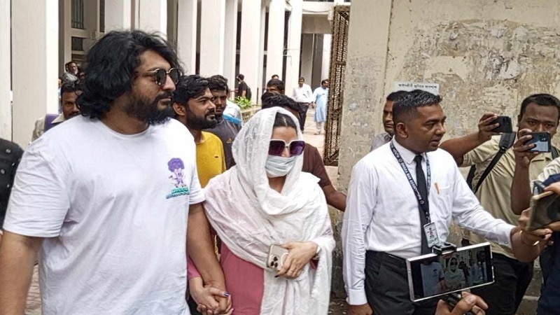 শ্লীলতাহানির মামলায় আদালতে পরীমনি শ্লীলতাহানির মামলায় আদালতে পরীমনি