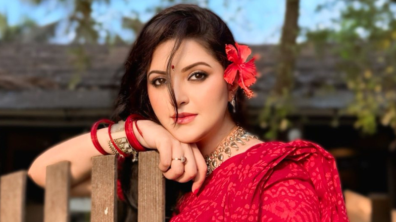 কিছু হলেই পরীমণিকে নিয়ে টানাটানি কেন, লাইভে এসে প্রশ্ন কিছু হলেই পরীমণিকে নিয়ে টানাটানি কেন, লাইভে এসে প্রশ্ন
