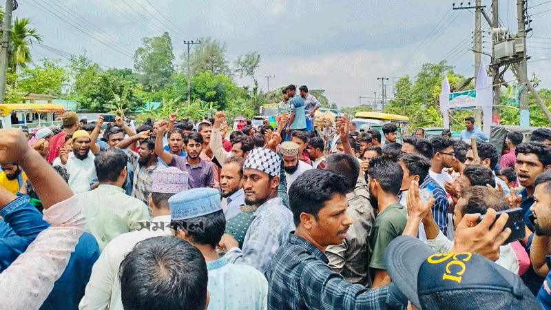 রইস উদ্দিনের হত্যাকারীদের গ্রেপ্তারের দাবিতে চট্টগ্রামে মহাসড়ক অবরোধ রইস উদ্দিনের হত্যাকারীদের গ্রেপ্তারের দাবিতে চট্টগ্রামে মহাসড়ক অবরোধ
