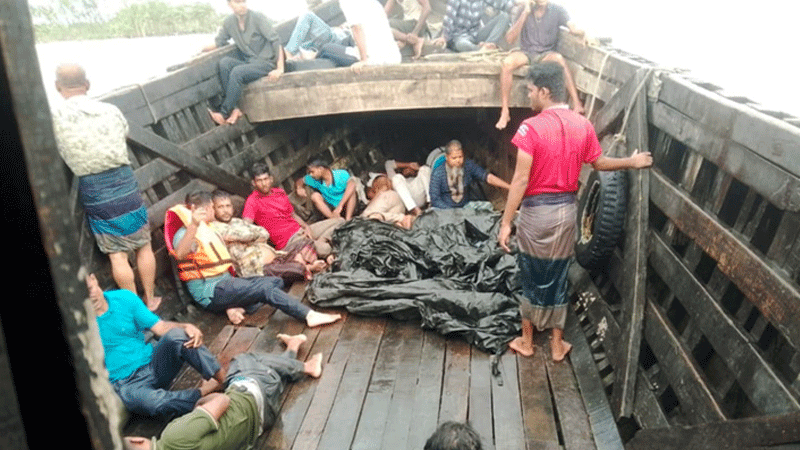 হাতিয়ায় যাত্রীবাহী ট্রলারডুবিতে এখনও নিখোঁজ ৬, একজনের মরদেহ উদ্ধার হাতিয়ায় যাত্রীবাহী ট্রলারডুবিতে এখনও নিখোঁজ ৬, একজনের মরদেহ উদ্ধার
