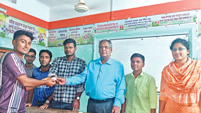 বিজয়ীরা পেল পুরস্কার বিজয়ীরা পেল পুরস্কার