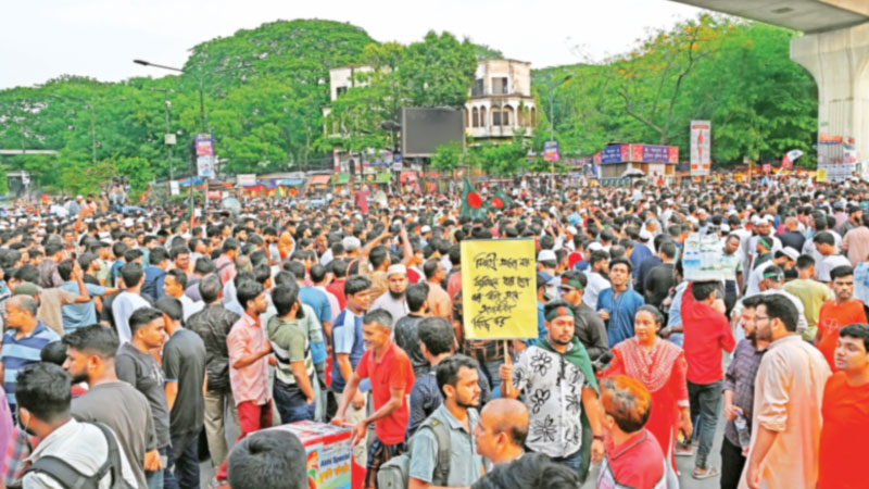 আ’লীগ নিষিদ্ধের দাবিতে টানা অবস্থান, বিক্ষোভ আ’লীগ নিষিদ্ধের দাবিতে টানা অবস্থান, বিক্ষোভ