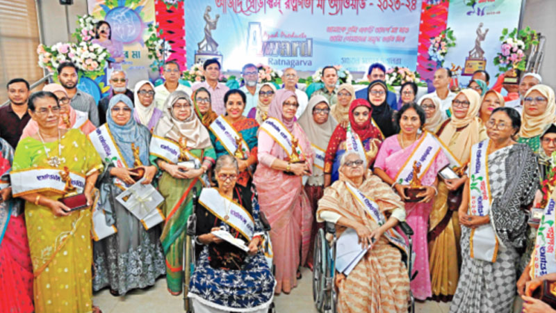 রত্নগর্ভা মায়েরা পেলেন সম্মাননা রত্নগর্ভা মায়েরা পেলেন সম্মাননা
