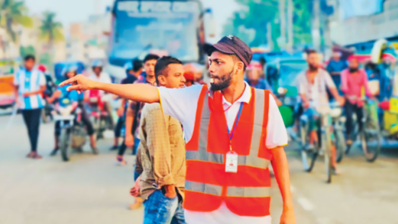 মানুষের জন্য রক্ত সংগ্রহ করে যে তরুণ মানুষের জন্য রক্ত সংগ্রহ করে যে তরুণ