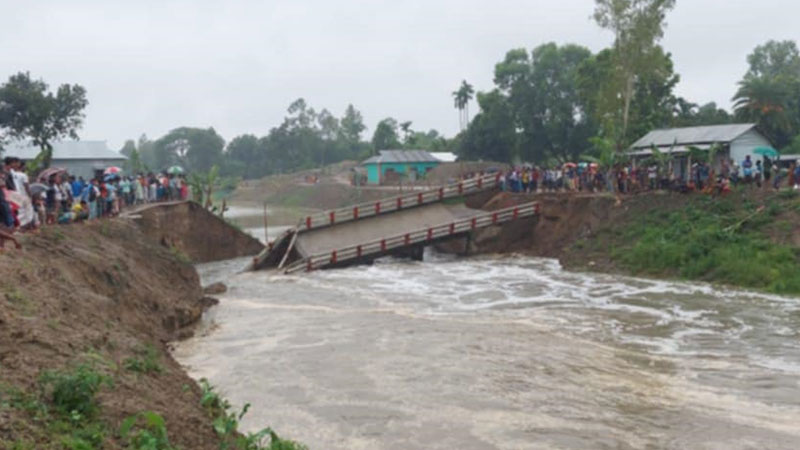 কালভার্ট ধসে যোগাযোগ বিচ্ছিন্ন খনন নিয়ে পাল্টাপাল্টি অভিযোগ কালভার্ট ধসে যোগাযোগ বিচ্ছিন্ন খনন নিয়ে পাল্টাপাল্টি অভিযোগ